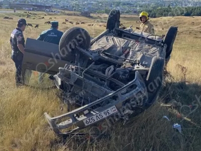 44-ամյա վարորդը Volkswagen-ով մոտ 60 մետր շրջվելով՝ գլխիվայր հայտնվել է դաշտում