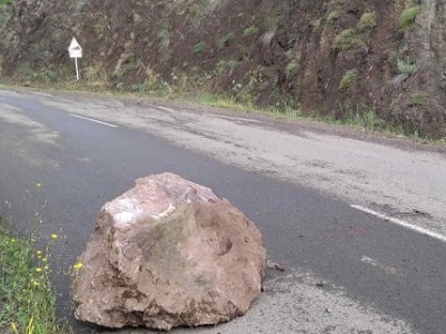 Քարաթափում Հրազդանի կիրճում, «Փարվանա»-ի մոտ. Ճանապարհը միակողմանի փակվել է