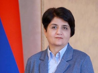 ArmLur.am: Лусине Аванесян покинула пост пресс-секретаря президента Арцаха