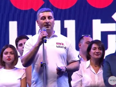 Խնդիրը քաղաքապետարանում էր, հիմա նա Երեւանում էլ չի, մի 30 մետր հեռու մի տեղ ապրում է. Սանոսյանը՝ Մարությանի մասին