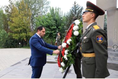 ՊՆ-ն հերքում է՝ նախարար Սուրեն Պապիկյանն այցելել է «Եռաբլուր» զինվորական պանթեոն