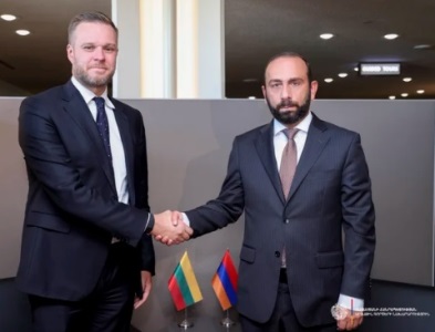 ES turi imtis veiksmų, kad sustabdytų Karabacho etninį valymą, Armėnijos FM sako savo kolegai iš Lietuvos