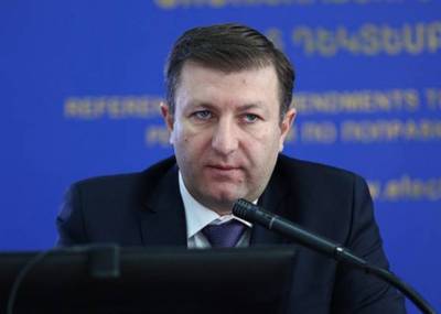 Սիրտ չկա շնորհավորելու, կներես մեզ, Հայաստանի Հանրապետություն. Արմեն Սմբատյան