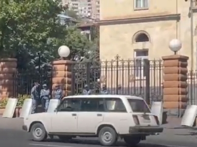 Резиденция президента и премьер-министра в Ереване находится под усиленной охраной полиции
