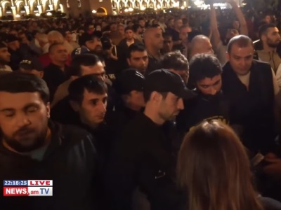 Протестующие у здания правительства Армении расходятся: акция неповиновения начнется рано утром