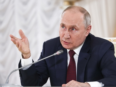Путин застыдил главу Сбербанка за просьбу дать миллиард рублей