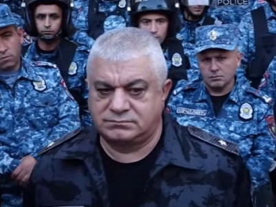 Начальник полиции знает и без проверок обстоятельств: Полицейские применяют соразмерную силу