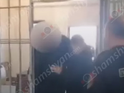 В Армении 32-летний мужчина в отделе полиции пытался покончить жизнь самоубийством