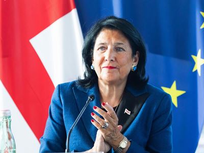 Президент Грузии отказалась лишать гражданства подпавшего под санкции США экс-генпрокурора