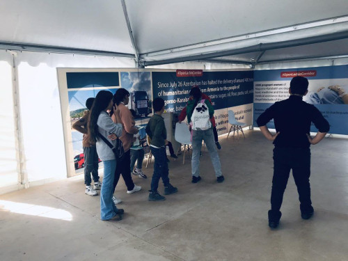 First group of Artsakh citizens, about 30 people, arrive in Syunik