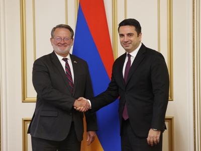 Сенатор: Соединенные Штаты рядом с армянским народом