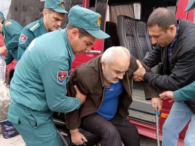 Փրկարարները մարդասիրական օգնություն են ցուցաբերում Լեռնային Ղարաբաղից բռնի տեղահանվածներին (ֆոտո)