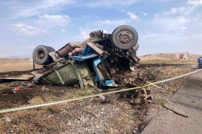 «ZIL» մակնիշի ավտոմեքենան դուրս է եկել ճանապարհի երթևեկելի հատվածից և շրջվել