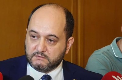 «Ժողովուրդ». Արայիկ Հարությունյանը շրջում է օպերատիվ համարներով. նրանք վախեցած են