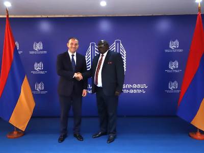 Քերոբյանը Զիմբաբվեի դեսպանի հետ քննարկել է զբոսաշրջության ոլորտում համագործակցության հնարավորությունները