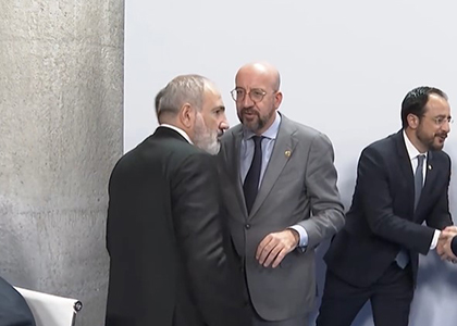 Armenia premier has short conversations with international colleagues in Spain (VIDEO)