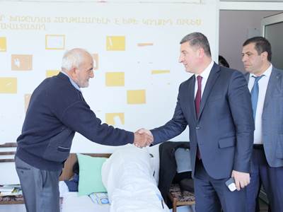 Գնել Սանոսյանը Վանաձորում հանդիպել է ԼՂ-ից բռնի տեղահանված մեր հայրենակիցներին