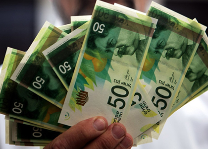 Israel shekel sinks to lowest since 2016, default insurances soars