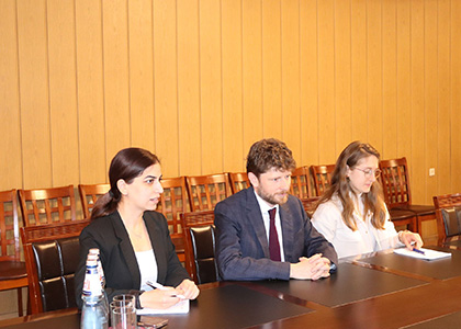 Արարատի մարզպետն ու Ֆրանսիայի դեսպանը քննարկել են Արարատի մարզում ապաստան գտած արցախցիների խնդիրները