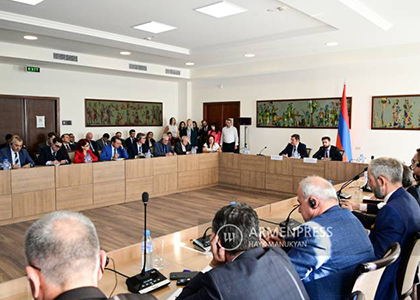 Արտասահմանյան պատվիրակությունների ընդունելությունների համար լրացուցիչ 120 մլն դրամ հատկացվեց. Եղած 200 մլն-ը վերջացել է