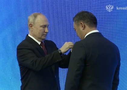Путин вручил Жапарову орден почета и поприветствовал почетный караул на киргизском языке