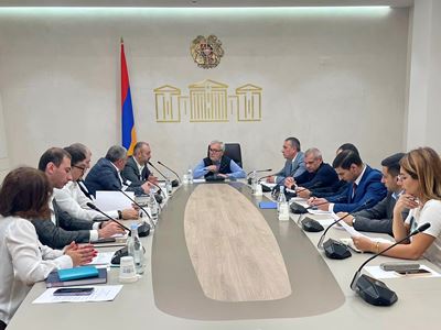 Ավտովթարների հետևանքով տևական խցանումների վերացմանն ուղղված աշխատանքային քննարկում է անցկացվել ԱԺ-ում