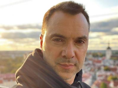 На Украине начали расследование в отношении бывшего советника Зеленского, который разыскивается в России