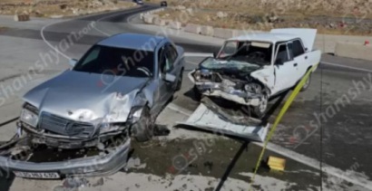 Արագածոտնում բախվել են Mercedes-ն ու ВАЗ 2107-ը. կան վիրավորներ