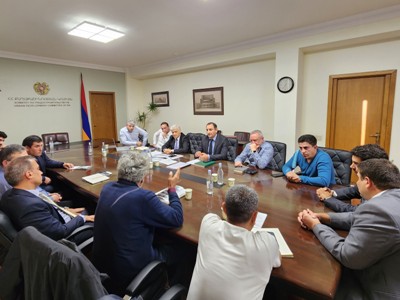 Քաղաքաշինության կոմիտեում քննարկվել են արագ կառուցվող տների վերաբերյալ հարցեր