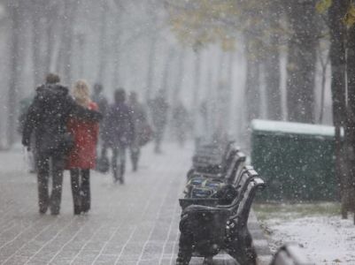 Со вчерашнего вечера в Москве идет снег
