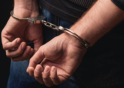 Супруги хотели выдать свою 15-летнюю дочь замуж за ее двоюродного брата и были арестованы
