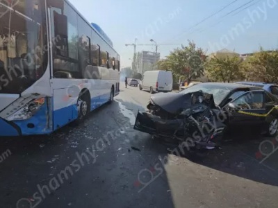 Երևանում. բախվել են Toyota-ն և թիվ 48 ավտոբուսը. 3 հոգի հոսպիտալացվել է, 6-ը՝ տեղում բուժօգնություն են ստացել