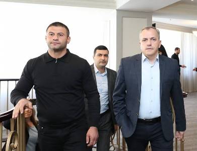 «Հրապարակ». Սամվել Շահրամանյանը տարանջատվում է եւ «դադար» վերցնում