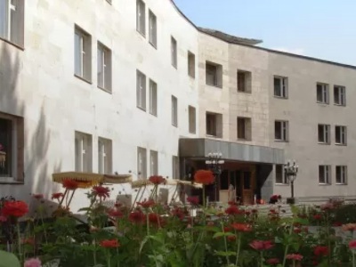 Ծաղկաձորի «Գրողների տան» հյուրասենյակներից մեկում հայտնաբերվել է կնոջ դի