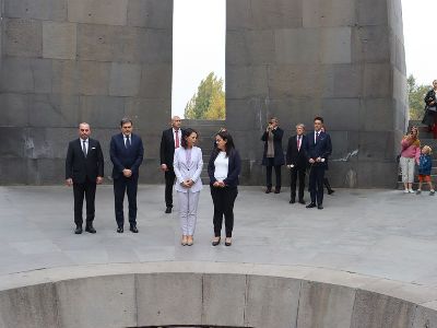 Germany FM visits Armenian Genocide Memorial in Yerevan