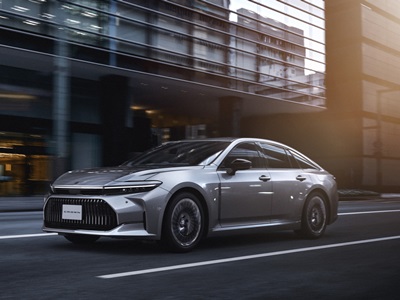 Toyota-ն վաճառքի է հանում նոր սերնդի Crown սեդանը