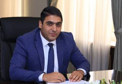 «Ժողովուրդ». Նախկին թաղապետը քաղաքապետարանում իր կնոջն է տեղավորել. ինչ կապ ունի նա բերման ենթարկվածների հետ