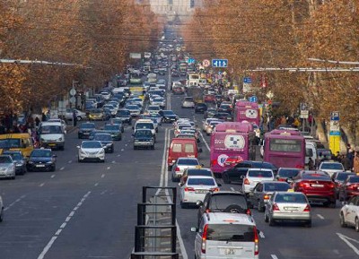 «Փաստ». Ի՞նչ կտան Երևանի փոքր կենտրոնում բեռնատարների մուտքի արգելքն ու ավտոկայանատեղիի տեղական վճարի վերանայումը