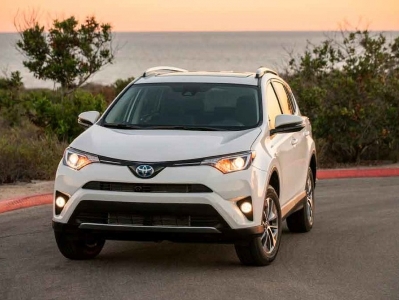 «Toyota» отзовет более 2 миллионов RAV4 из-за угрозы пожара