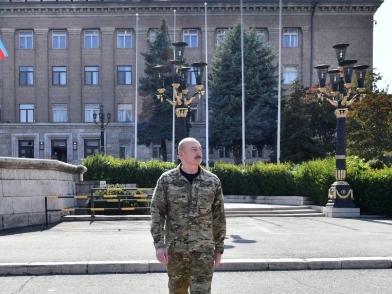 Алиев провел военный парад в обезлюдевшем Степанакерте