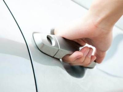 19-ամյա աղջիկը մեքենայից գողություն է արել