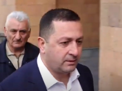 «Մարդը զբաղված ա, «ինչու չի կարելին» ո՞րն ա». ԵՊՀ անվտանգության աշխատակիցը մուննաթ եկավ ռեկտորին հարցեր տալու համար