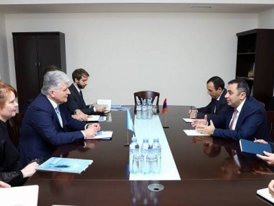 Կարեւոր է փախստականների անվտանգային, հումանիտար խնդիրների հասցեագրումը. ՀՀ ԱԳ փոխնախարարը՝ Միրոսլավ Յենչային