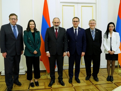 Никол Пашинян принял парламентскую делегацию Канады