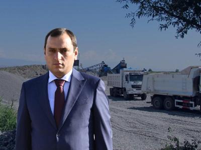 Վայքի ավագանու անդամը գնել է Վահե Մակունցի հանքարդյունաբերական ընկերությունները և ընդլայնում է բիզնեսը. «Հետք»