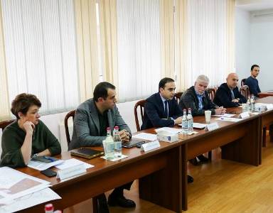 «Հրապարակ». Ավինյանը երեւանցիներին սարեր է խոստացել