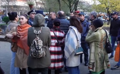 «Մարդկանց պետք է կտրենք առօրյայից եւ ստեղծենք վիճակ, որում իրենք կարծիք պիտի հայտնեն». «Զանգ» ՀԿ-ն ակցիա է անում