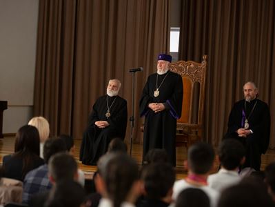 Կաթողիկոսը բարեմաղթեց, որ Հայորդաց տան սաները զորանան և իրենց ներդրումը բերեն բարօր ու հզոր Հայրենիքի կերտման գործում