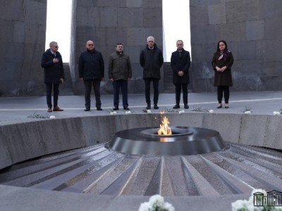 Литовские парламентарии посетили мемориальный комплекс Цицернакаберд