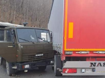 Վերին Խոտանան-Տանձավեր ճանապարհին բեռնատարներ են բախվել․ ճանապարհը դարձել է միակողմանի երթևեկելի